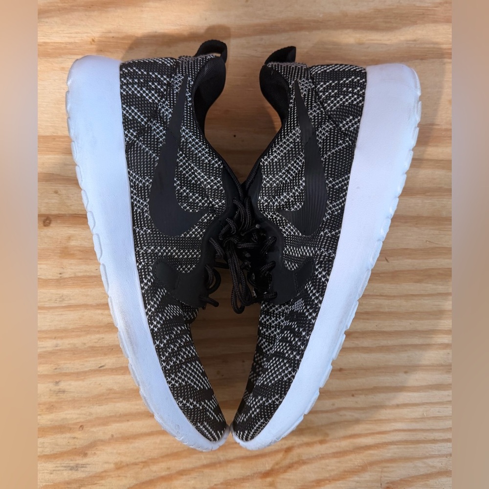 Nike Roshe Run Jacquard White Black (Women's) - 705217-100 - Size 7.5, No Box